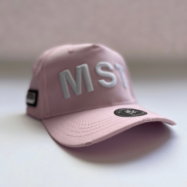 Gorra Rosa MST con Bordado en Relieve