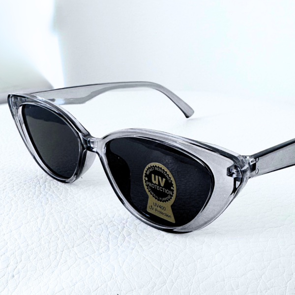 Gafas estilo Bad Bunny Color Gris Mujer